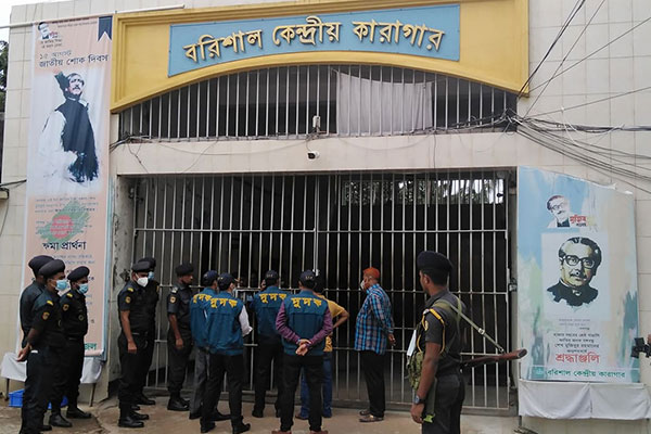 বরিশাল কেন্দ্রীয় কারাগারে দুদকের অভিযান
