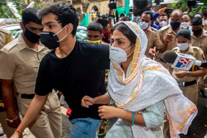 মুক্তি মিলছে না রিয়ার, তৃতীয় দফায় বাড়ল জেল হেফাজতের মেয়াদ
