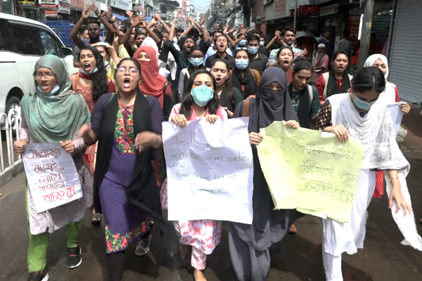 ধর্ষণ ও নির্যাতনকারীদের বিচারের দাবিতে বরিশালে মানববন্ধন, বিক্ষোভ