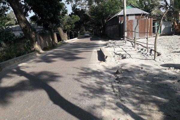 কালিয়াকৈরে বালু দিয়ে ব্রিজ ভরাট করার অভিযোগ 