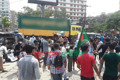 ধর্ষণের প্রতিবাদে নারায়ণগঞ্জে সড়ক অবরোধ