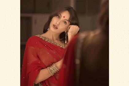 সমুদ্র সৈকতে নেচে ভাইরাল নোরা