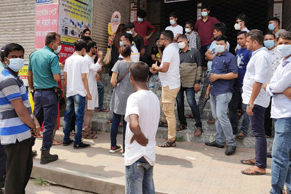 রাজশাহীতে পুলিশের বাধায় শিক্ষার্থীদের সমাবেশ পণ্ড