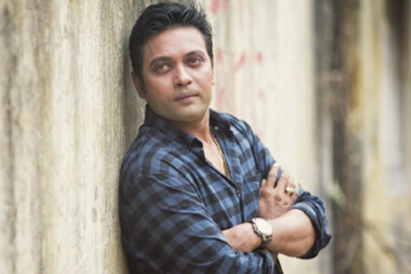 গুরুতর অসুস্থ হয়ে হাসপাতালে মিলন