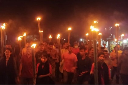 ধর্ষণের সর্বোচ্চ শাস্তির দাবিতে
বরিশাল বিশ্ববিদ্যালয়ে মশাল মিছিল