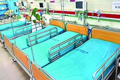 
শয্যা ফাঁকা করোনা হাসপাতালের
