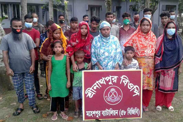 অবৈধভাবে ভারতে প্রবেশের সময় আটক ১৭