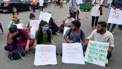 ধর্ষণ-নিপীড়নের বিরুদ্ধে প্রতিবাদ অব্যাহত