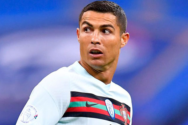 রোনালদোকে নিয়ে মুখোমুখি অবস্থানে ইতালির ক্রীড়া মন্ত্রণালয় ও জুভেন্টাস!