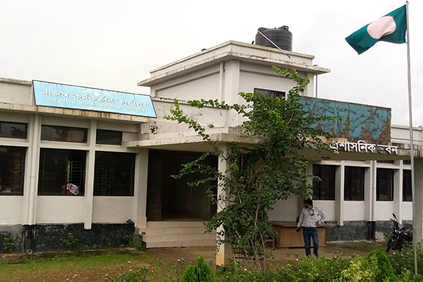 কয়লা-পাথরের উপর নির্ভরশীল নাকুগাঁও স্থলবন্দর