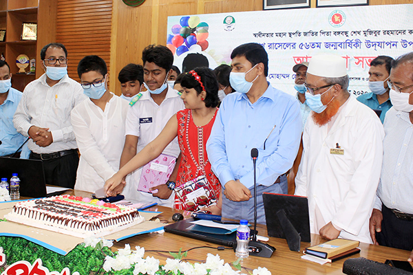 খুলনায় শেখ রাসেলের জন্মবার্ষিকীতে পুরস্কার বিতরণ