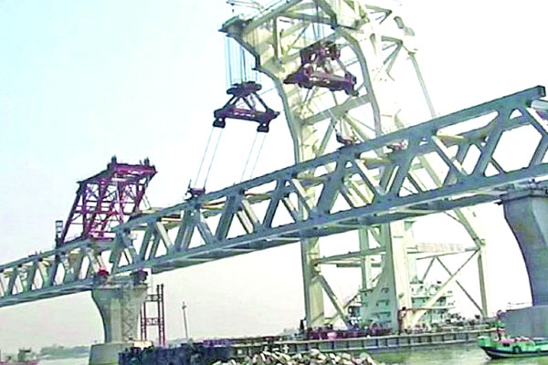 পদ্মার স্প্যান ফিটিংয়ের কাজ শেষ