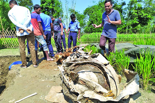 পুকুর খননের সময় বেরিয়ে এলো যুদ্ধবিমান