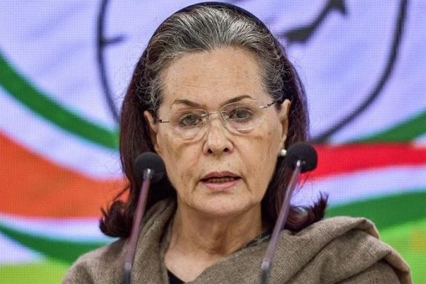 কঠিন সময়ের মধ্যে দিয়ে যাচ্ছে ভারতের গণতন্ত্র: সোনিয়া গান্ধী