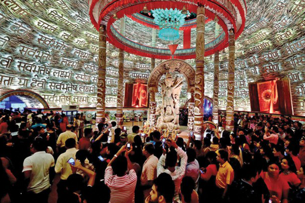 পশ্চিমবঙ্গে পূজা মণ্ডপে দর্শনার্থী নয়: হাইকোর্টের নির্দেশ

