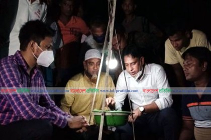 ক্ষেতে পোকা ও রোগবালাই দমনে 
‘আলোক ফাঁদ’ 
