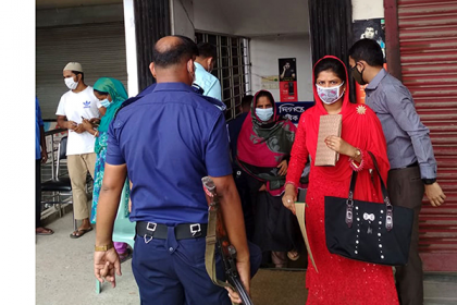 বগুড়ায় ৩ ক্লিনিকে অভিযান, কর্তৃপক্ষকে জরিমানা
