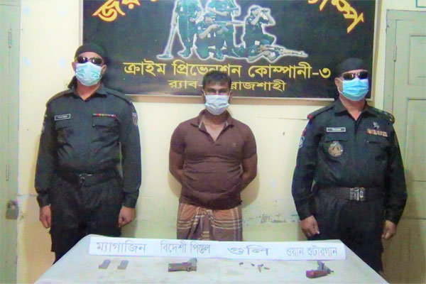 জয়পুরহাটে অস্ত্র ব্যবসায়ী আটক