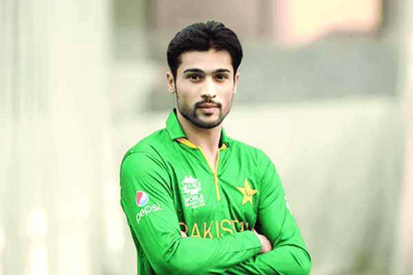 বাদ পড়লেন আমির