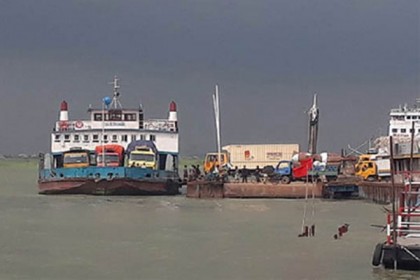 কাঁঠালবাড়ী-শিমুলিয়া নৌ-রুটে বন্ধ রয়েছে লঞ্চ-ফেরি চলাচল