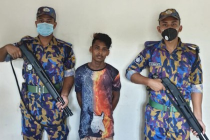 টেকনাফে রোহিঙ্গা ডাকাত গ্রেফতার