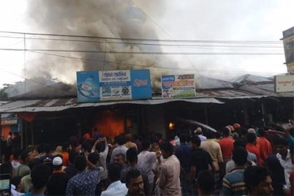 চরফ্যাশন বাজারে অগ্নিকাণ্ডে ৭ দোকান পুড়ে ছাই