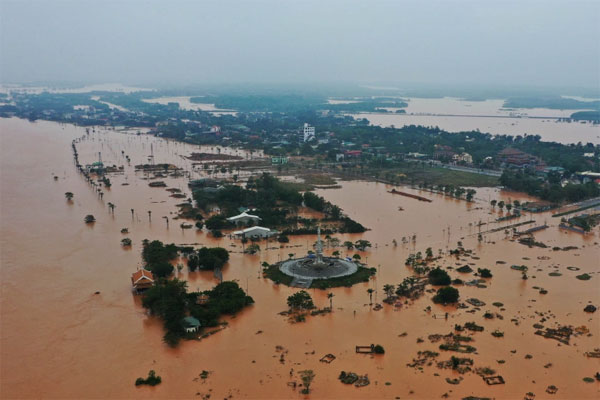 ভিয়েতনামে ভয়াবহ বন্যায় শতাধিক লোকের প্রাণহানি