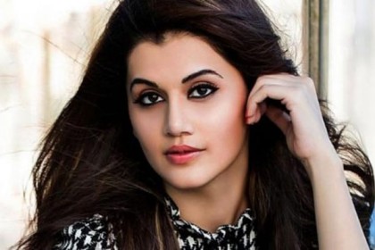 ভিড়ের মধ্যে পেছন থেকে শরীরে হাত, অতঃপর বখাটেকে যে ‘উচিত শিক্ষা’ দেন তাপসী!