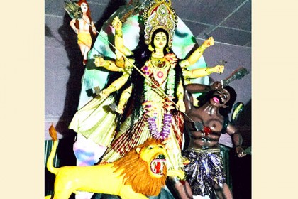 বিশ্বনাথে মণ্ডপে মণ্ডপে শোভা পাচ্ছে দেবী দুর্গার প্রতিমা