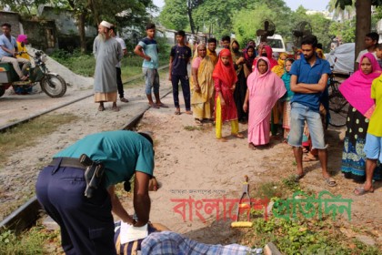 হাত-পা ভেঙে জমি দখল করায় রেললাইনে মাথা দিয়ে আত্মহত্যা