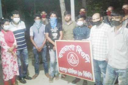 মহেশপুর সীমান্ত দিয়ে অনুপ্রবেশের দায়ে আটক ১০