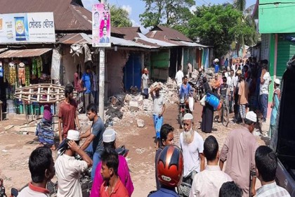 
কলমাকান্দায় ইউপি চেয়ারম্যানের দখলে থাকা সরকারি জায়গা উদ্ধার করলেন এমপি