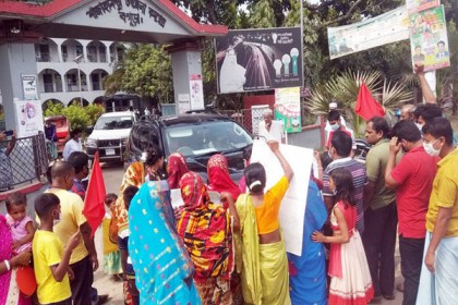 বগুড়ায় দুর্গাপূজায় সরকারি অনুদানের দাবিতে বিক্ষোভ