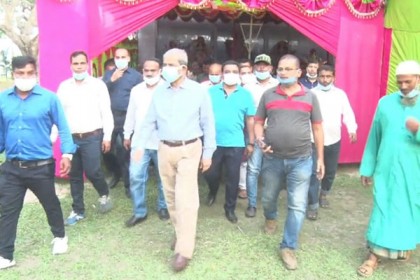 ঠাকুরগাঁওয়ে পূজা মন্ডপ পরিদর্শন করলেন মির্জা ফখরুল