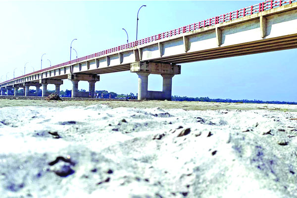 তিস্তা এখন ধু-ধু বালুচর