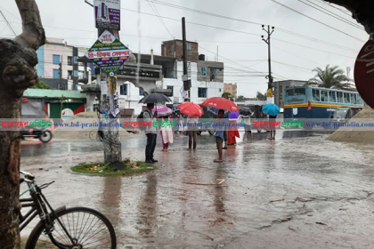 খুলনায় টানা বৃষ্টিতে স্থবির জনজীবন