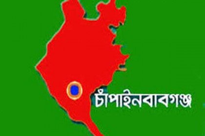 মণ্ডপের বাইরে থেকে প্রতিমা দর্শন চাঁপাইনবাবগঞ্জে 