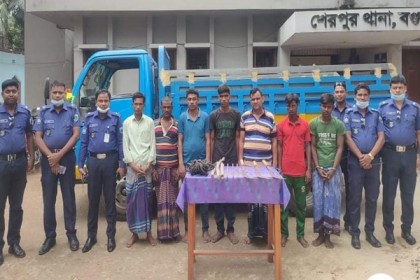 বগুড়ায় ডাকাতির প্রস্তুতিকালে ৭ জন গ্রেফতার
