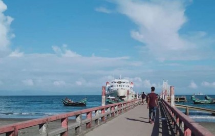 সেন্টমার্টিনে শত শত পর্যটক আটকা