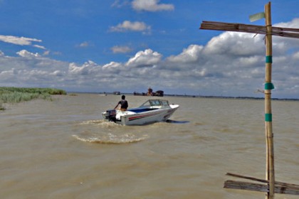 রাঙ্গাবালীতে নদীতে যাত্রীবাহী স্পিডবোট ডুবি, নিখোঁজ ৫