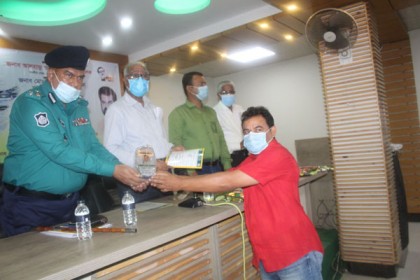 
নিরাপদ সড়ক দিবসে খুলনায় জাহানারা কাঞ্চন পদক প্রদান