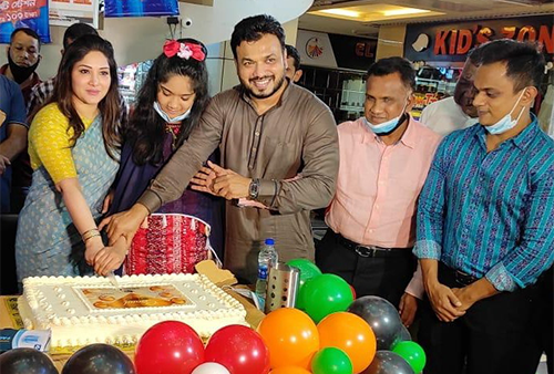 খুলশিতে তিনটি মেগা শপ উদ্বোধন করেন