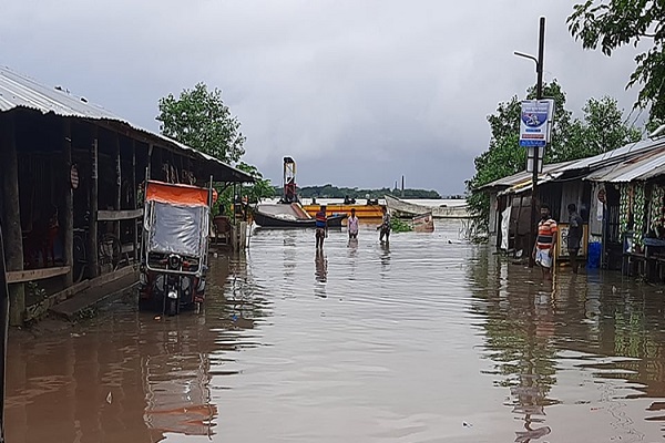 বরগুনায় ভারী বর্ষণে নিম্নাঞ্চল প্লাবিত, জনজীবন বিপর্যস্ত
