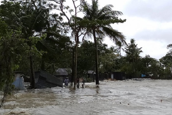 নিম্নচাপের প্রভাবে নোয়াখালীর নিম্নাঞ্চল প্লাবিত, বেড়েছে নদী ভাঙন