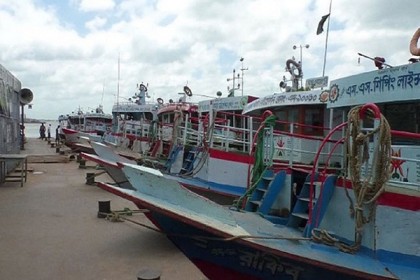 উত্তাল পদ্মা : কাঁঠালবাড়ী-শিমুলিয়া রুটে নৌযান চলাচল বন্ধ