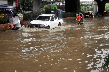 চট্টগ্রামে টানা বর্ষণে দুর্ভোগ, জলাবদ্ধতা      