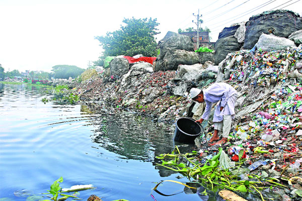 দখলমুক্ত নদীতেই ফেলা হচ্ছে ময়লা