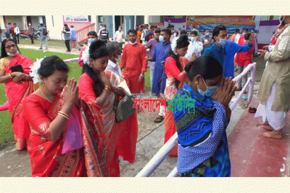 দুর্গাপূজার অষ্টমীতে করোনা মহামারী থেকে রক্ষার প্রার্থনা