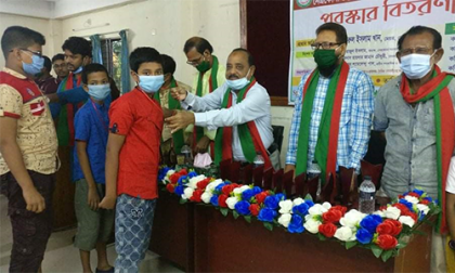 নেত্রকোনায় কবিতা আবৃত্তি প্রতিযোগিতার পুরস্কার বিতরণ