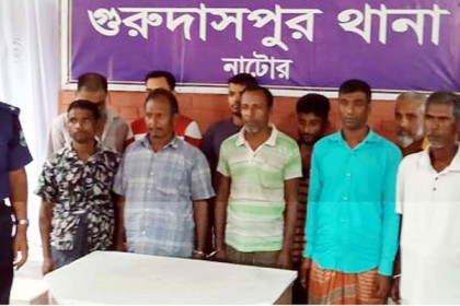গুরুদাসপুরে পুলিশের ঝটিকা অভিযানে গ্রেফতার ১১